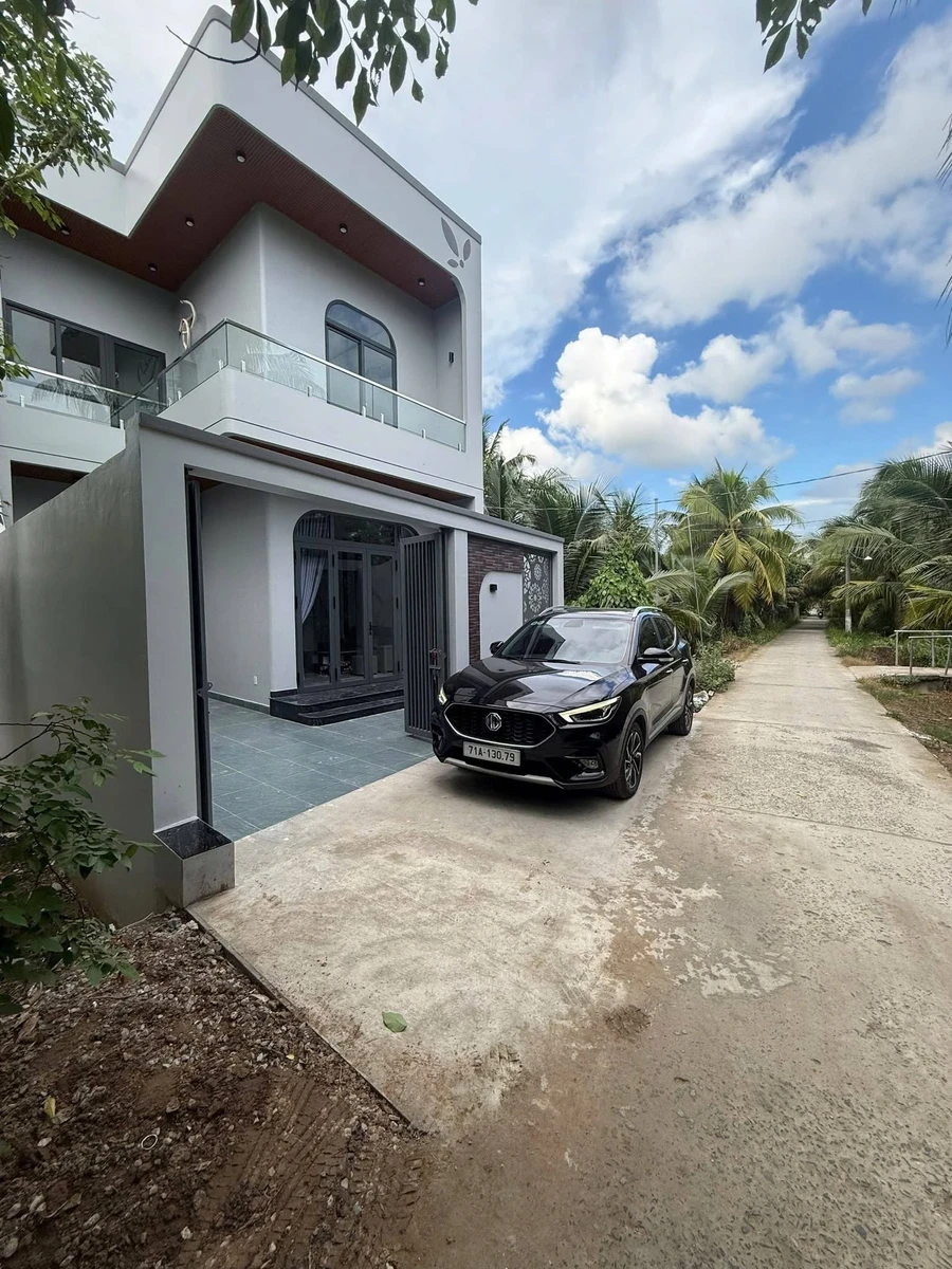 Bán nhà lầu mới xây 3PN, 150m² Phú Tân, Cần Giờ - Ảnh 1