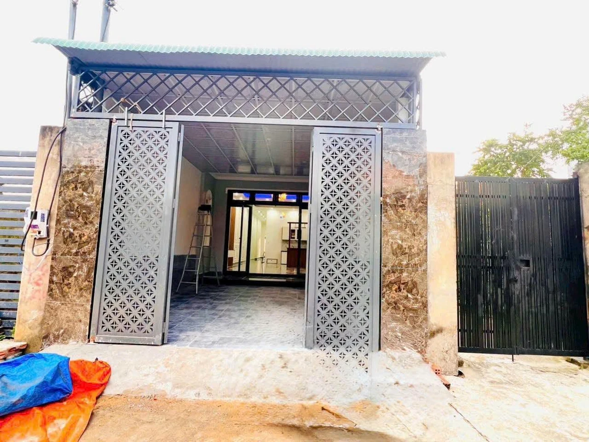 Bán nhà sổ riêng 3 PN, 150m2, giá 2 tỷ 450 triệu, Bình Tân - Ảnh 1