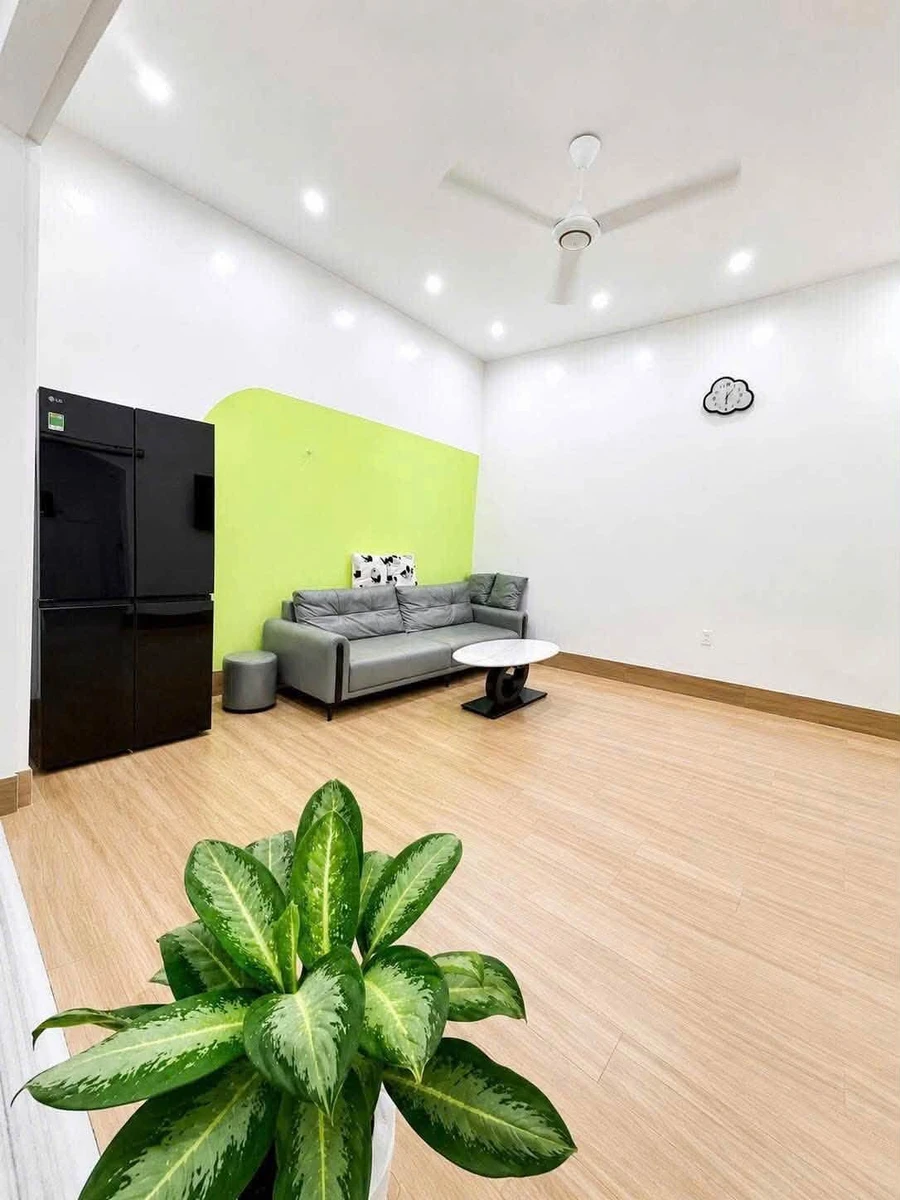 Bán nhà 2 tầng 70m² 2 phòng ngủ phố Nguyễn Tường Loan - Ảnh 1
