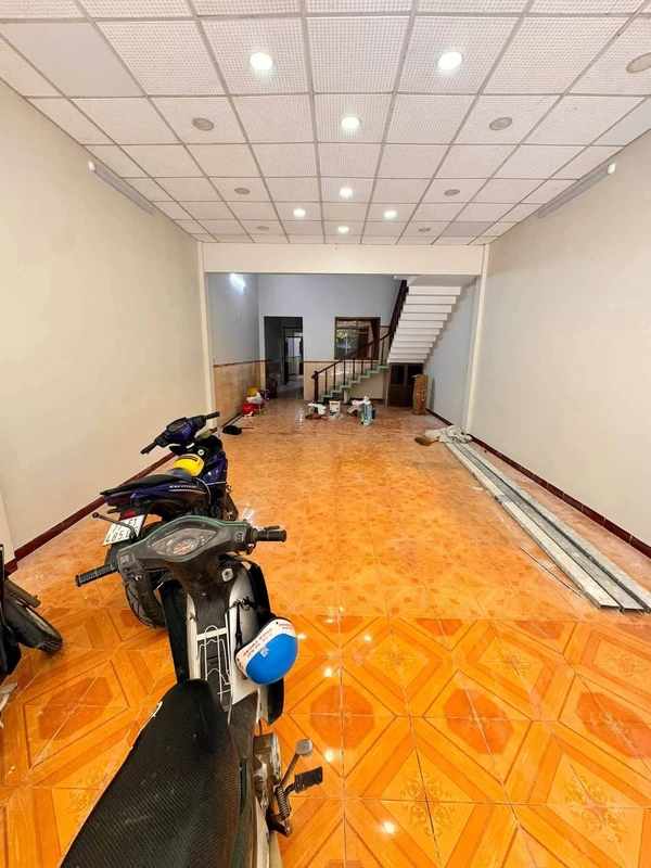 Cho thuê nhà nguyên căn mặt tiền 165m² 4PN/4WC Quy Nhơn
