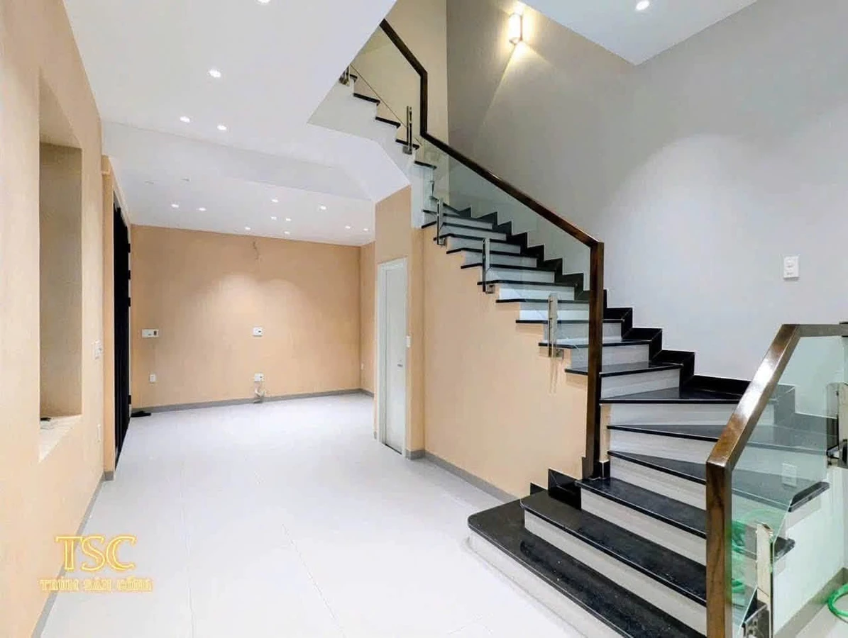 Bán nhà 4 tầng Hai Bà Trưng, 40m², 4 PN, 3 WC, 6,9 tỷ - Ảnh thu nhỏ 3