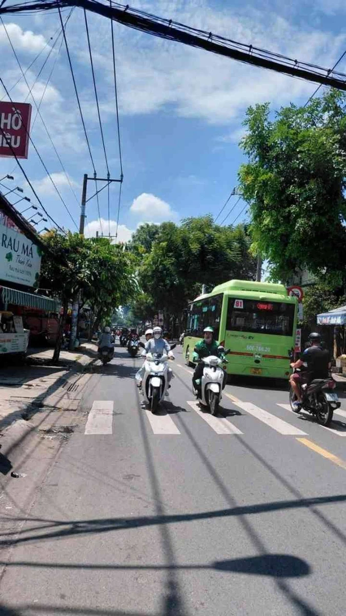 Bán nhà mặt tiền Tỉnh Lộ 10, 75m², 3 phòng, 11 tỷ - Ảnh 1