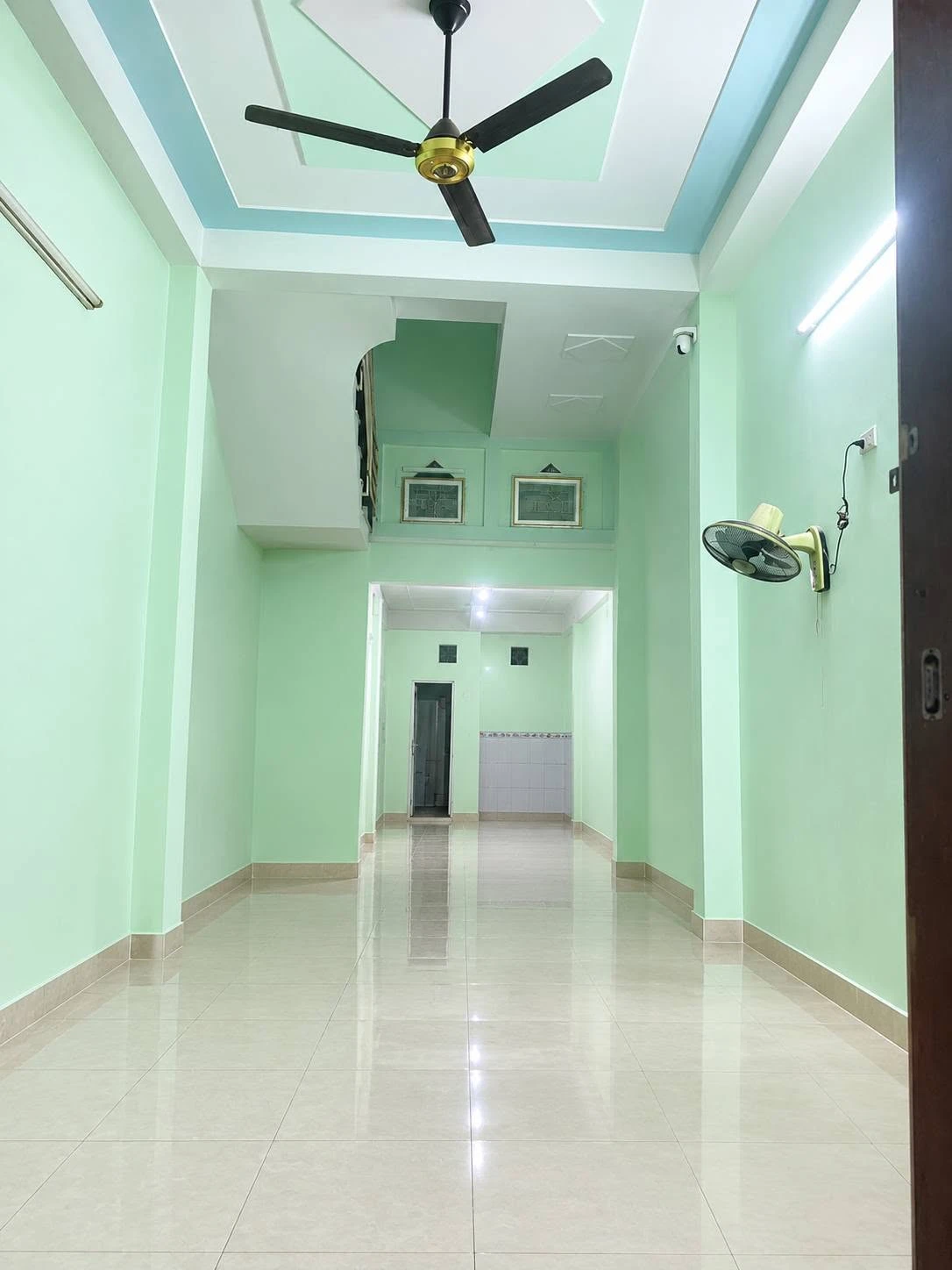 Bán nhà 2,5 tầng sau căn mặt tiền Nguyễn Thị Minh Khai, trung tâm Quy Nhơn, 35m2 - Ảnh 1
