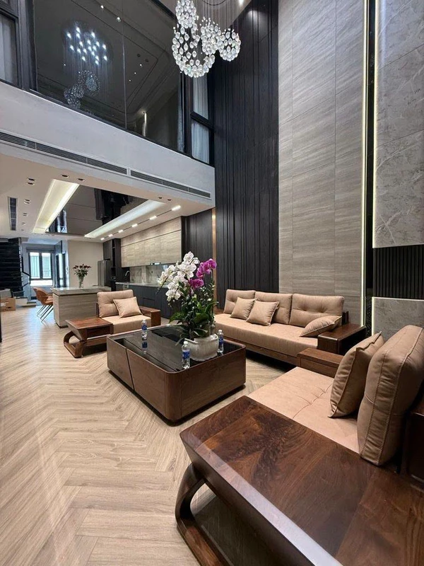 Bán nhà 7 tầng thang máy 92m2 Gia Thụy Long Biên 24 tỷ