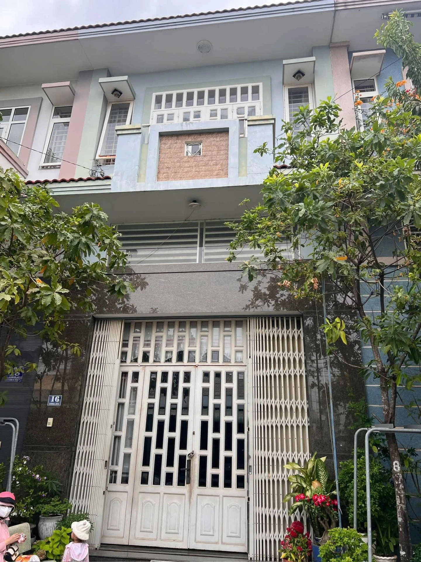 Bán nhà 1 trệt 2 lầu 90m2 giá 4,7 tỷ Phú Lợi - Ảnh 1