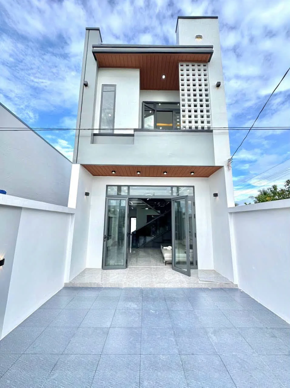 Bán nhà 1 lầu 3 phòng ngủ + phòng thờ 103m2 đường Lộc Trung - Mỹ Lộc, Cần Giuộc - Ảnh 1