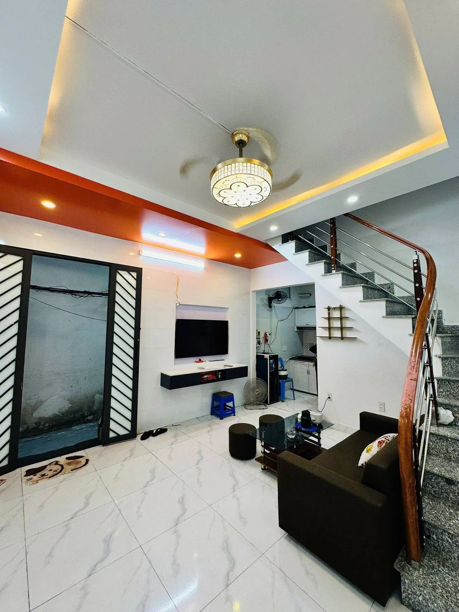 Nhà 2 tầng bán 1 tỷ 590 triệu, 35 m², Chợ Cột Đèn, Bình Chánh - Ảnh 1