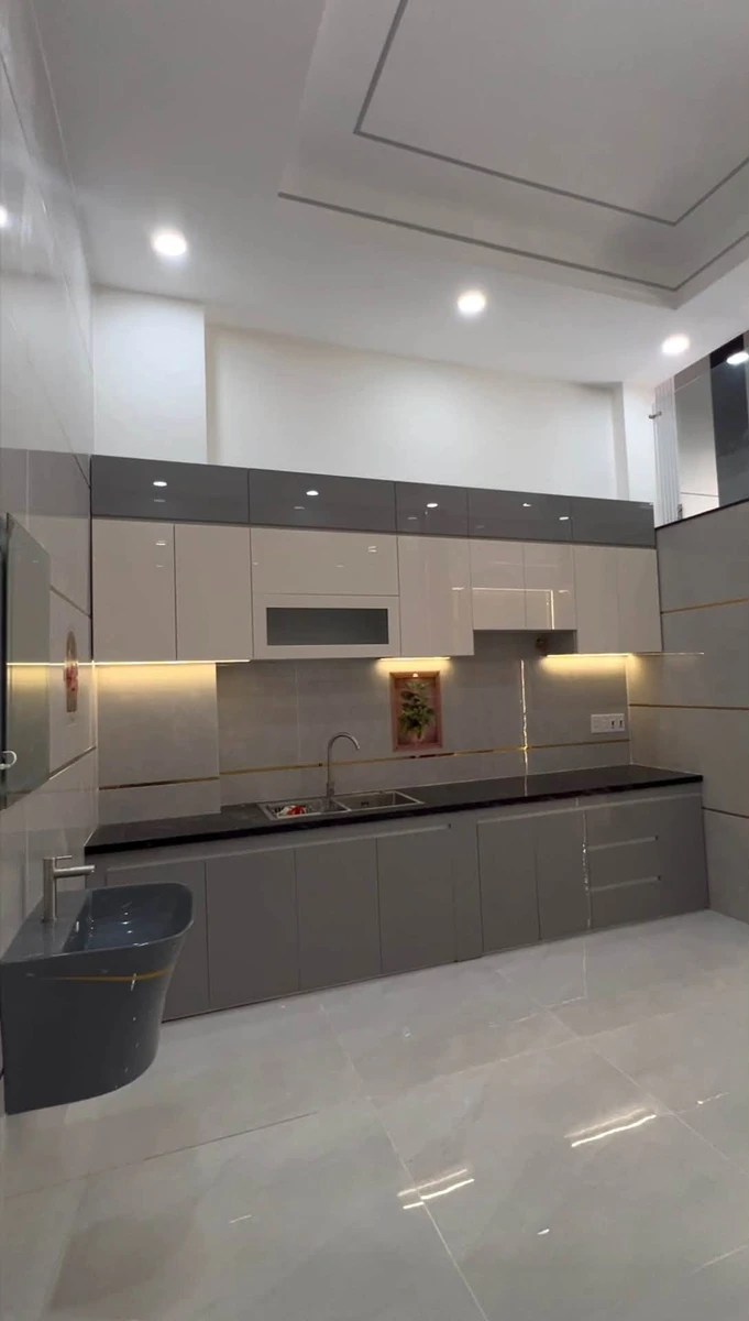 Bán nhà hẻm ô tô 51m2, 5PN, tặng full nội thất, gần Aeon Tân Phú, Bình Tân - Ảnh thu nhỏ 4