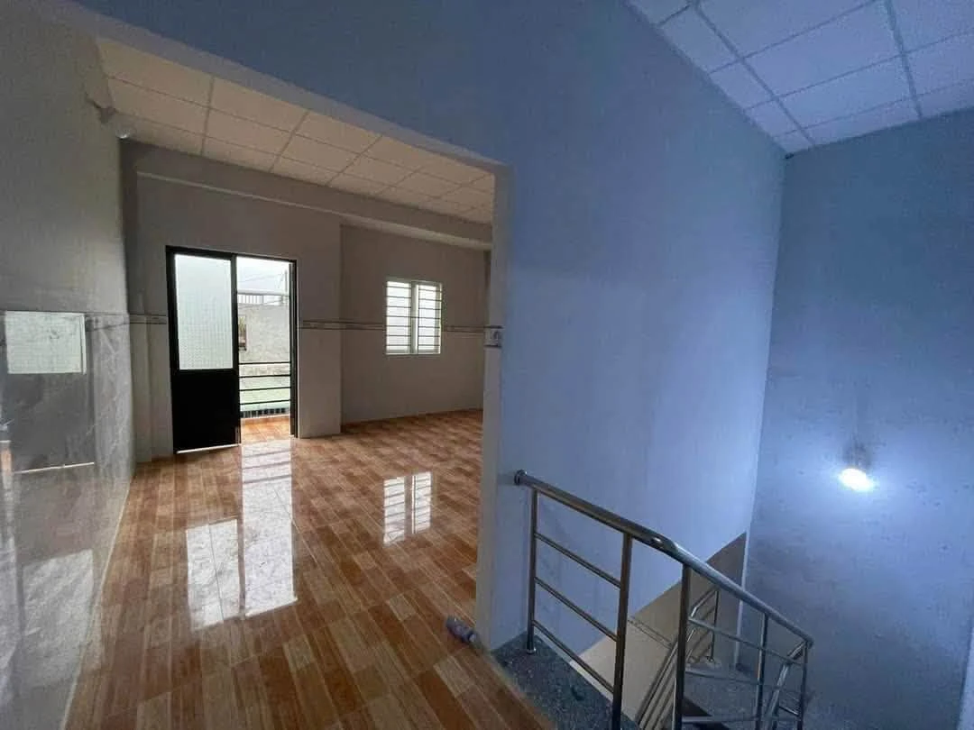 Bán nhà lầu 4PN 2WC 90m² Bình Chánh 1,35 tỷ - Ảnh thu nhỏ 3