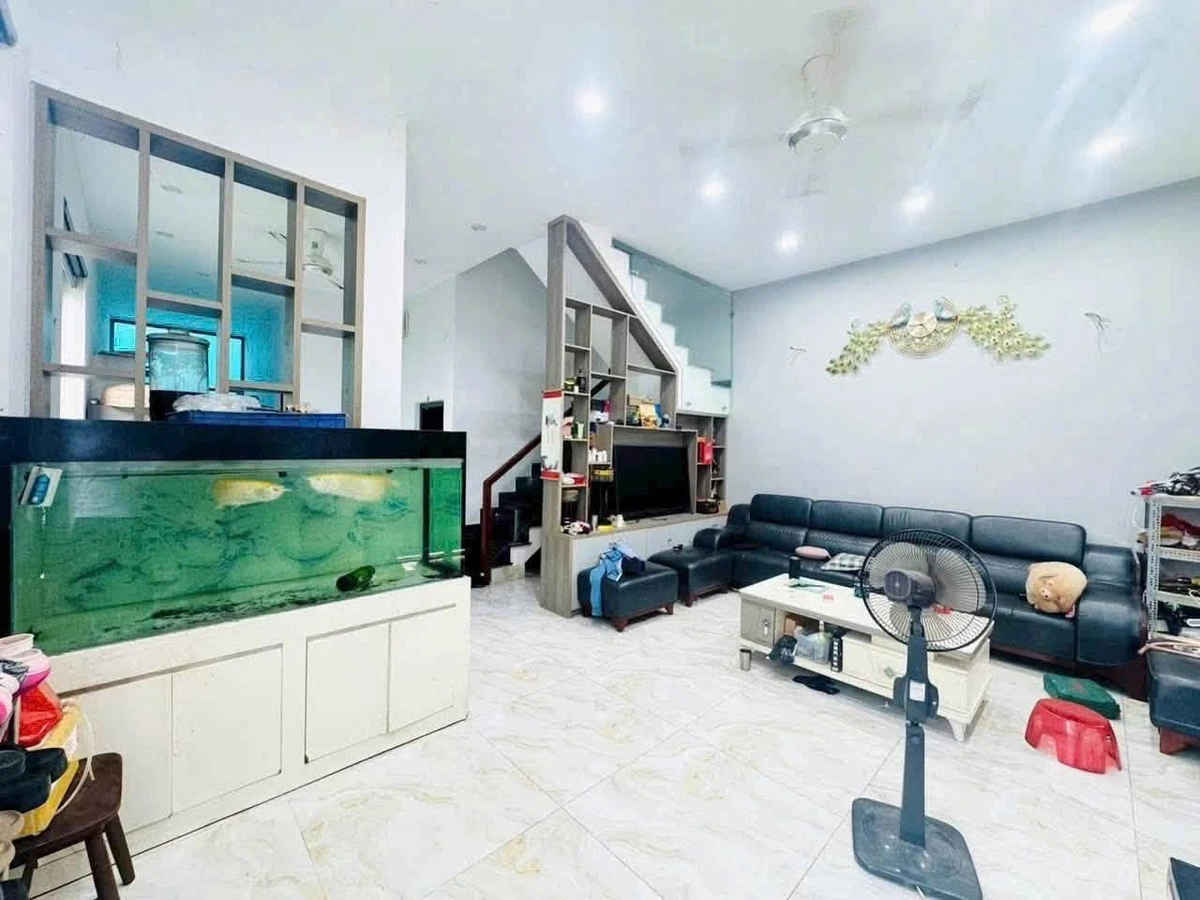 Bán nhà 1 trệt 2 lầu 140m2 hẻm xe tải phường Tân Phong, Quận 7 - Ảnh thu nhỏ 3