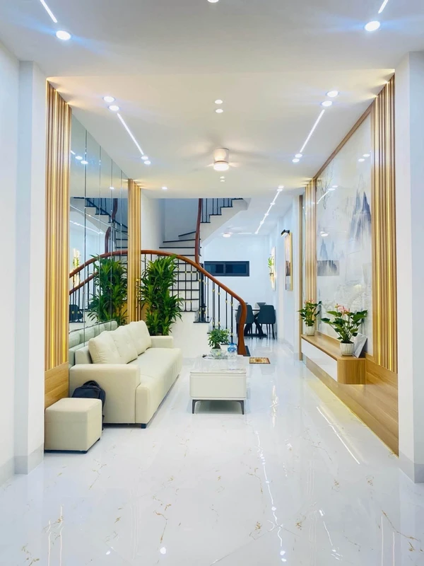 Bán nhà 5 tầng 45m2 mặt tiền 3,2m Bùi Xương Trạch 9,3 tỷ