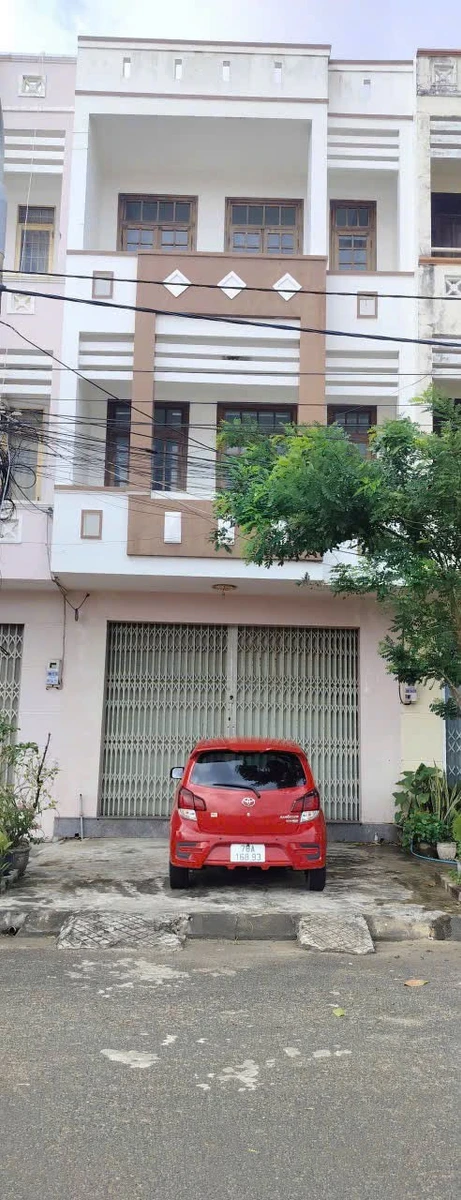 Bán nhà 3 tầng 90m2 Mặt tiền Trường Chinh Tuy Hoà 5.6 tỷ - Ảnh thu nhỏ 2