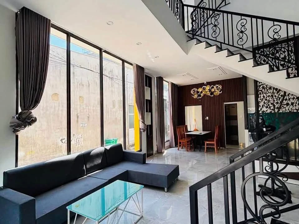 Bán nhà 3 tầng, 4 phòng ngủ 70m2 góc 2 diện, Quang Trung - Ảnh thu nhỏ 2