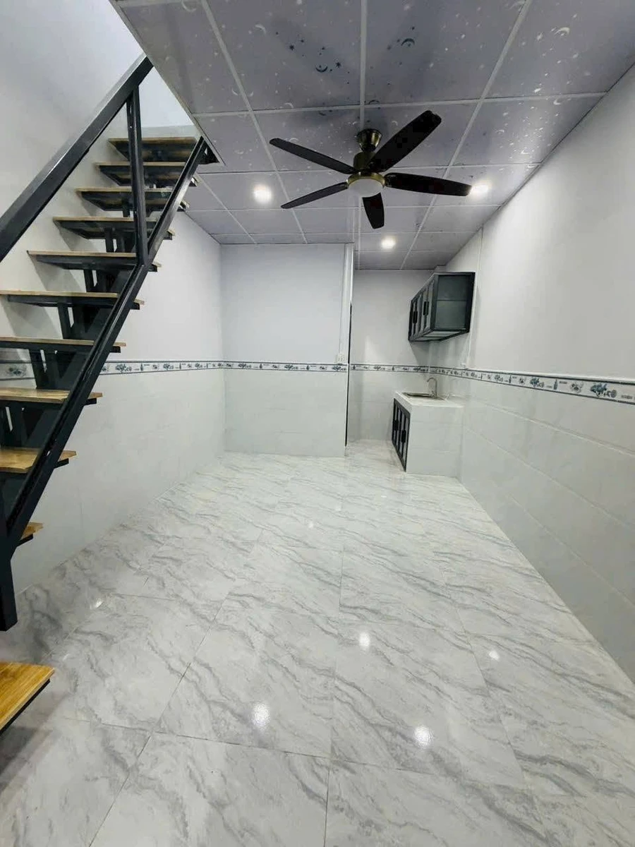 Bán nhà nhỏ 18m2 1 gác 2WC đường số 4 Trường Thọ, Thủ Đức giá 990 triệu - Ảnh thu nhỏ 3