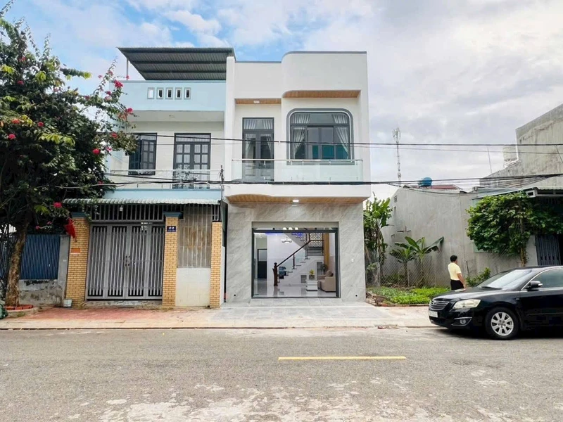Bán nhà 1 trệt 1 lầu mặt tiền Lê Văn Lương, P. Long Tâm, TP. Bà Rịa, 100m2, 4,2 tỷ