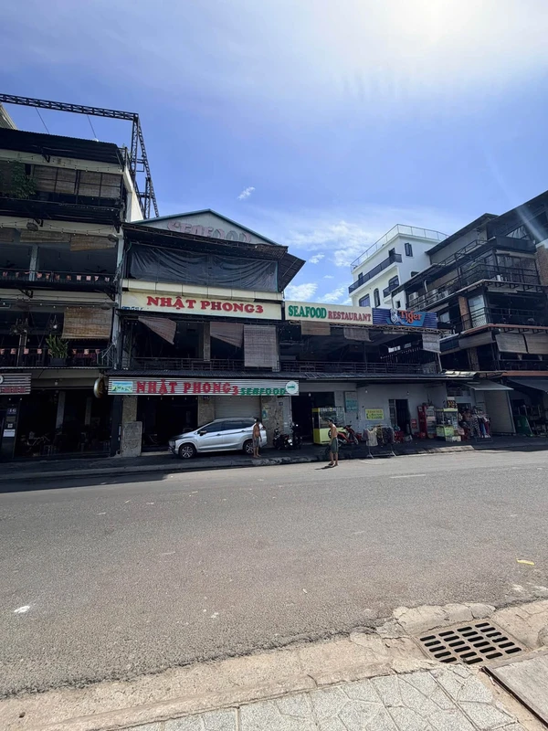 Cho thuê mặt bằng bờ kè Nha Trang 500m² view sông biển