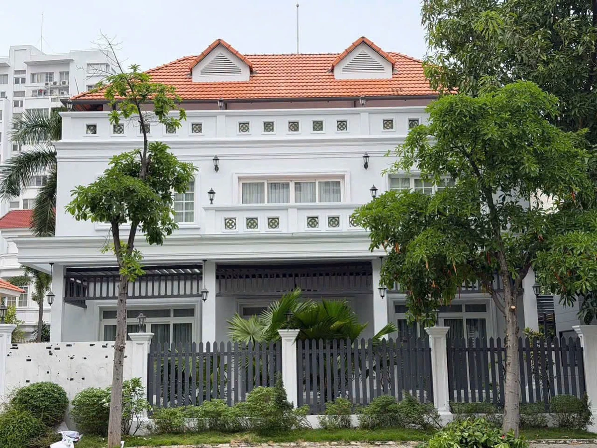 Cho thuê biệt thự Nam Thông 2 Phú Mỹ Hưng 17x18m, 5PN, 90 triệu/tháng, Quận 7 - Ảnh 1
