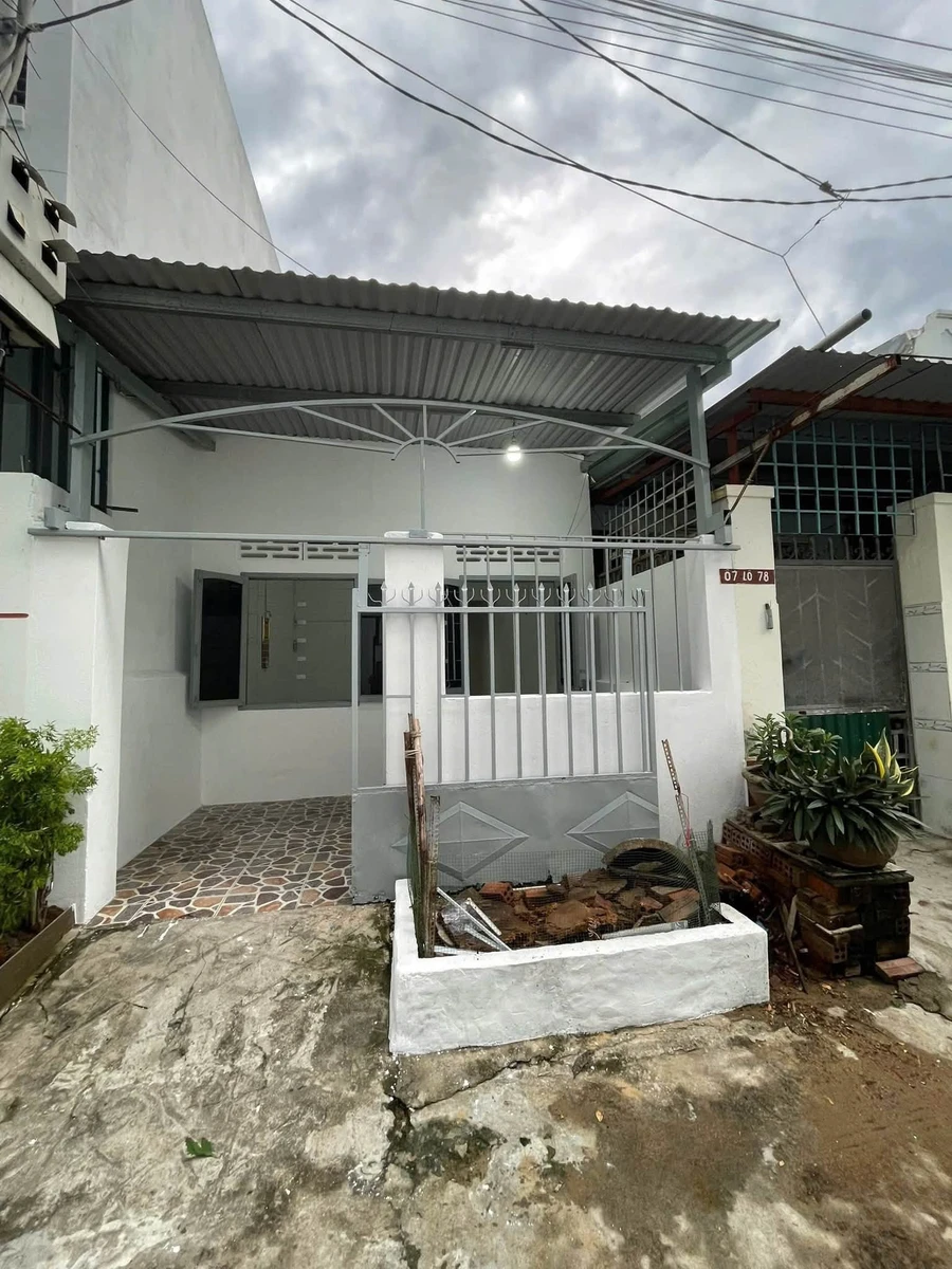 Bán nhà cấp 4 64m² 2PN, sổ hồng, TĐC Đất Lành Nam Nha Trang giá 2,79 tỷ - Ảnh 1