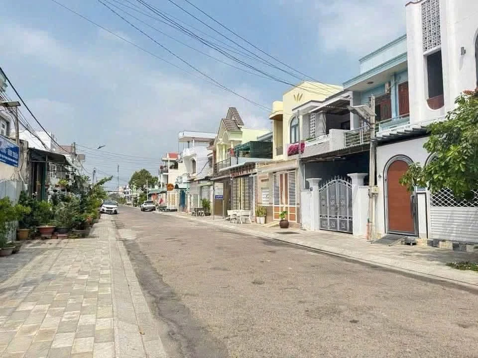 Bán nhà 1 trệt 1 lầu 3PN 100m² mặt tiền Bùi Thị Xuân Phan Thiết - Ảnh 1