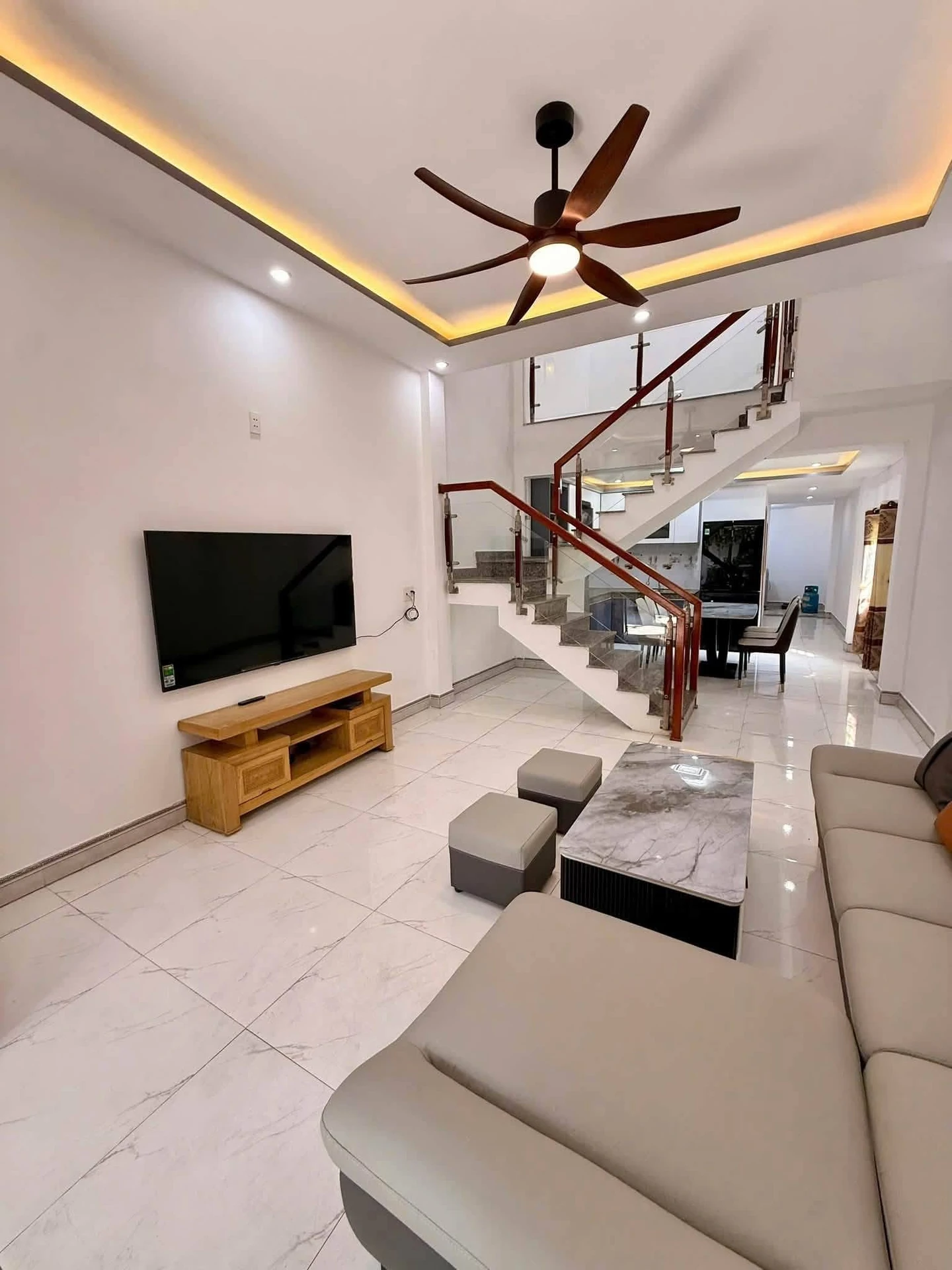 Bán nhà 2 tầng 75m2, 3PN, nội thất full, giá 3.7 tỷ - Ảnh 1