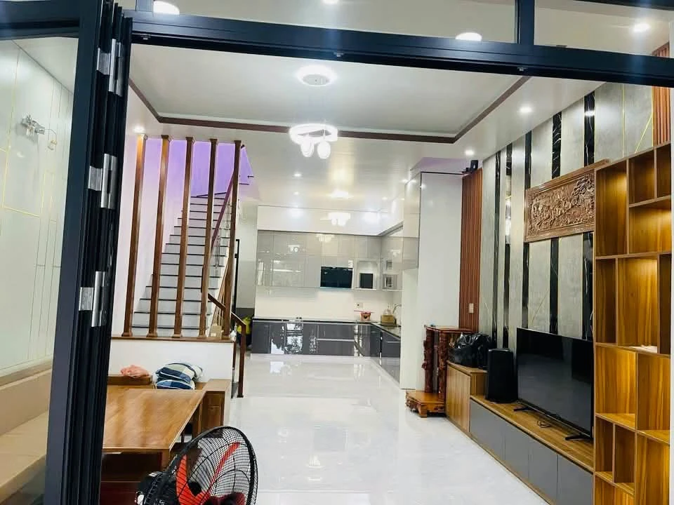 Bán nhà 3 tầng 96,2m2, 3 phòng ngủ, KDC Tây Phan Đình Phùng, Quảng Ngãi - Ảnh thu nhỏ 2