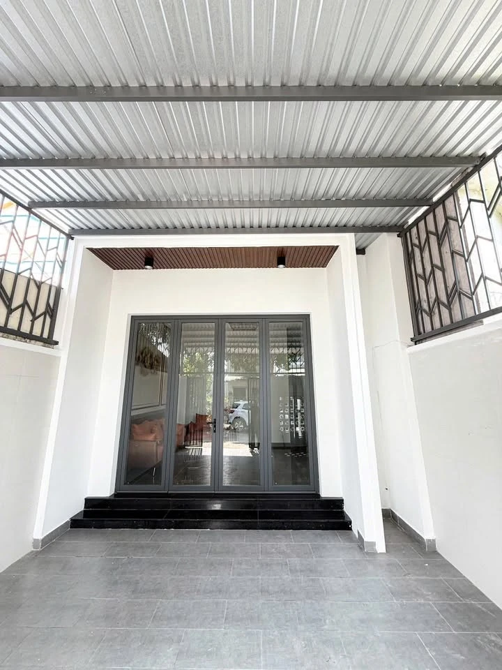 Bán nhà mặt tiền đường Phan Văn Trường, phường Rạch Giá, An Giang, 3PN, giá 2,15 tỷ - Ảnh 1