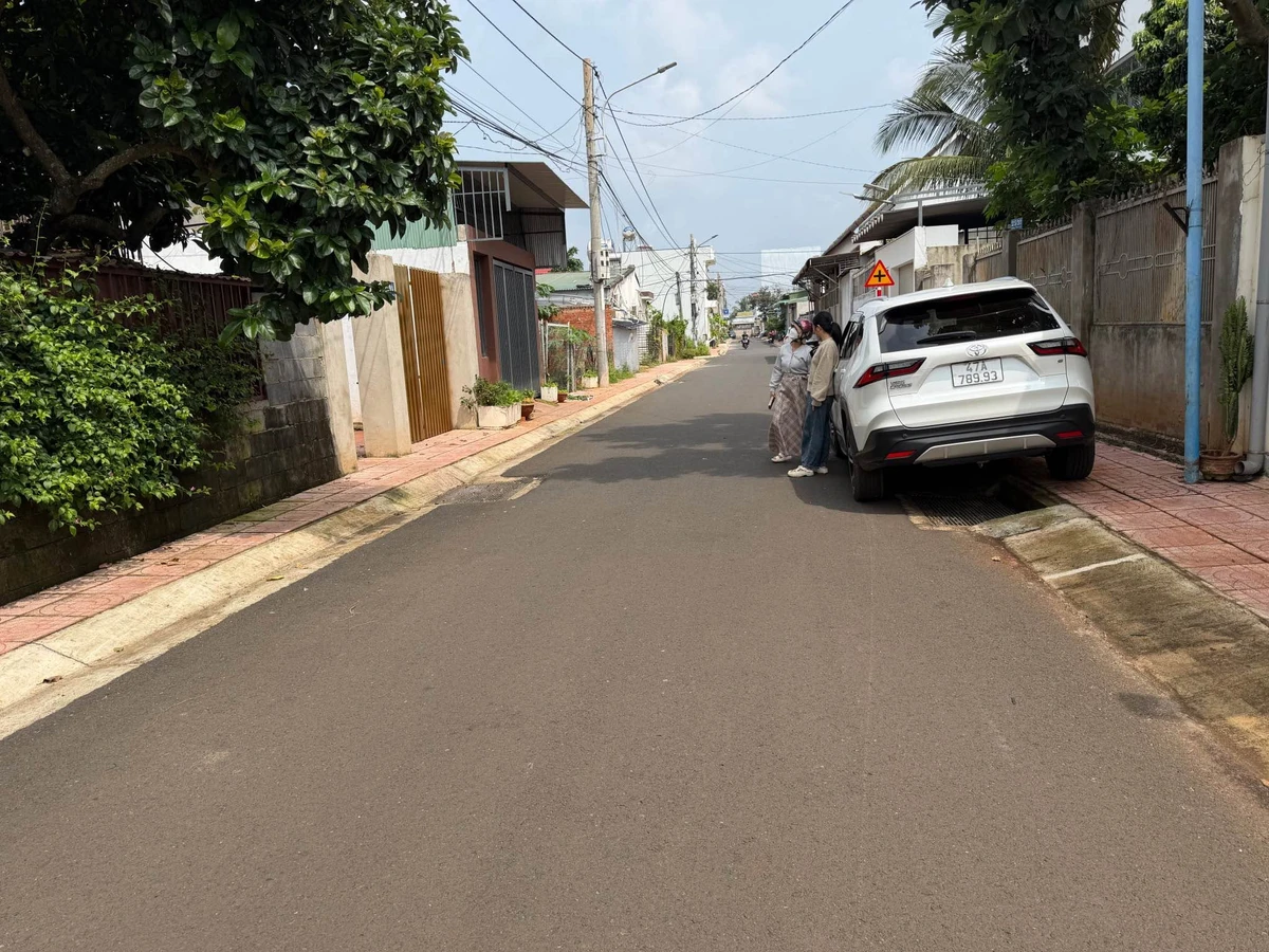 Bán lô đất 4,5x20m hẻm 25 Mai Thị Lựu, Ea Kao, Buôn Ma Thuột giá 2,5 tỷ - Ảnh 1