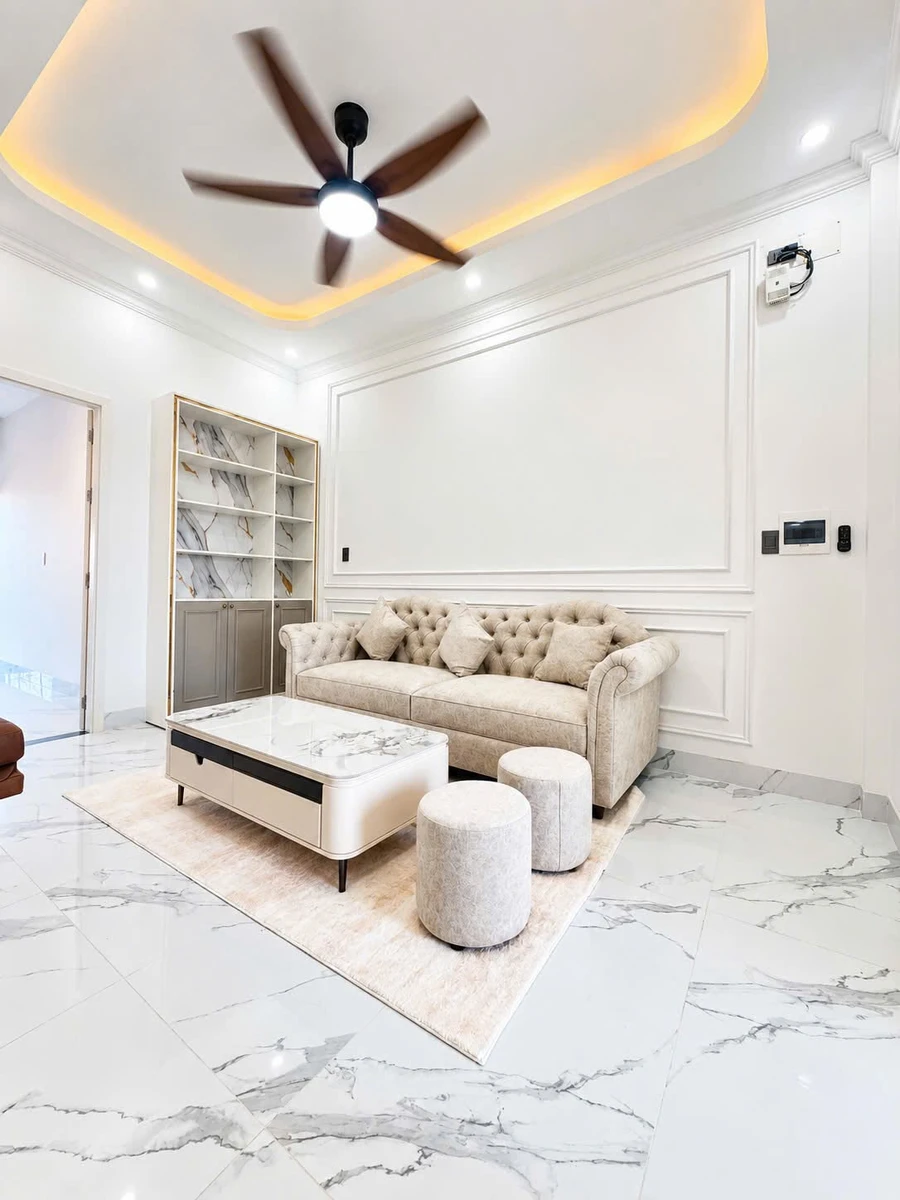 Bán nhà 3 tầng 195m² full nội thất gần Phạm Văn Đồng - Ảnh 1