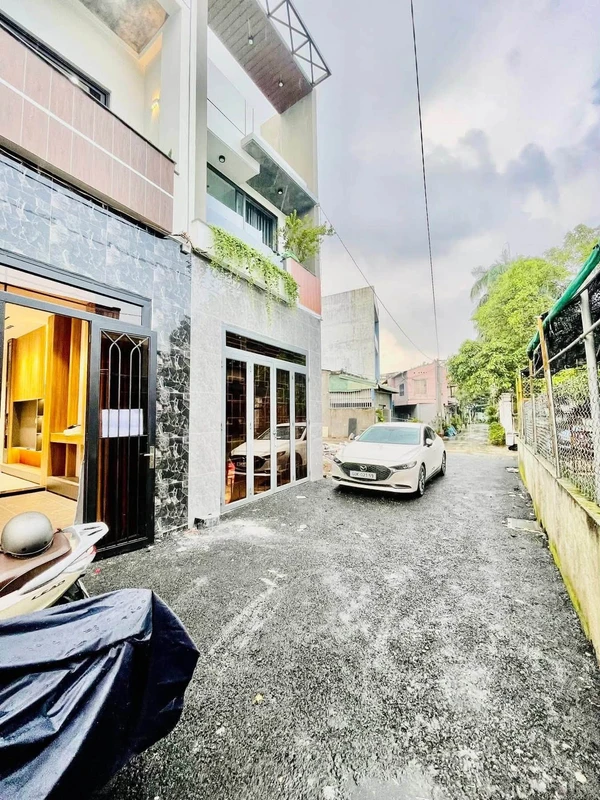 Bán nhà 1 trệt 2 lầu 3PN, DTSD 160m², đối diện chợ Tân Phong, Biên Hòa