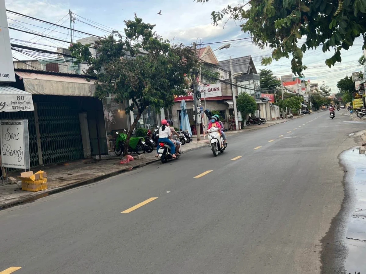 Bán nhà mặt tiền Phạm Ngọc Thạch Phan Thiết 100m2 - Ảnh 1