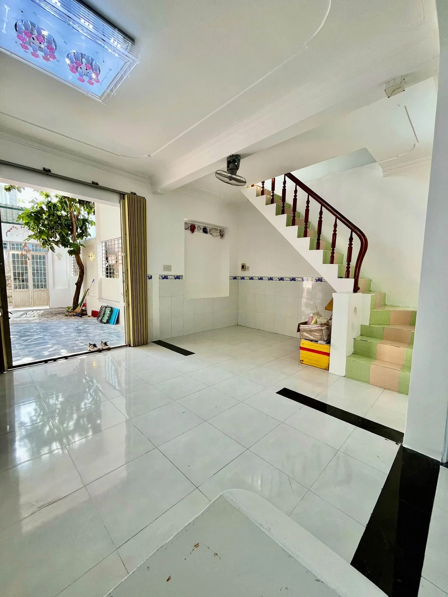 Bán nhà 2 tầng nở hậu 3 PN, 113m² Phường 5, Quận 5 - Ảnh 1