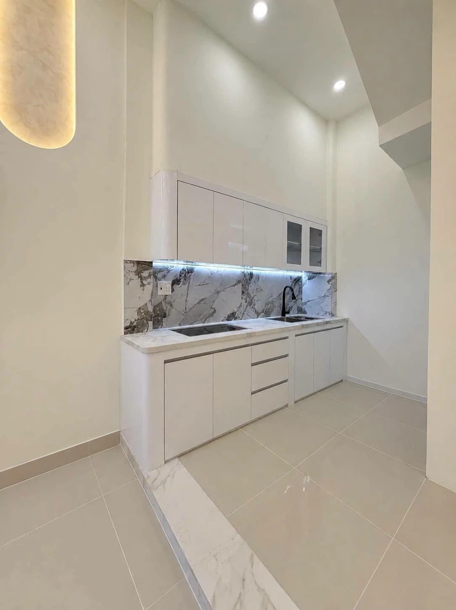 Bán nhà 1 trệt 2 lầu 33m2, 2PN 3WC, trục Hoàng Diệu Quận 4, giá 5,59 tỷ - Ảnh thu nhỏ 3