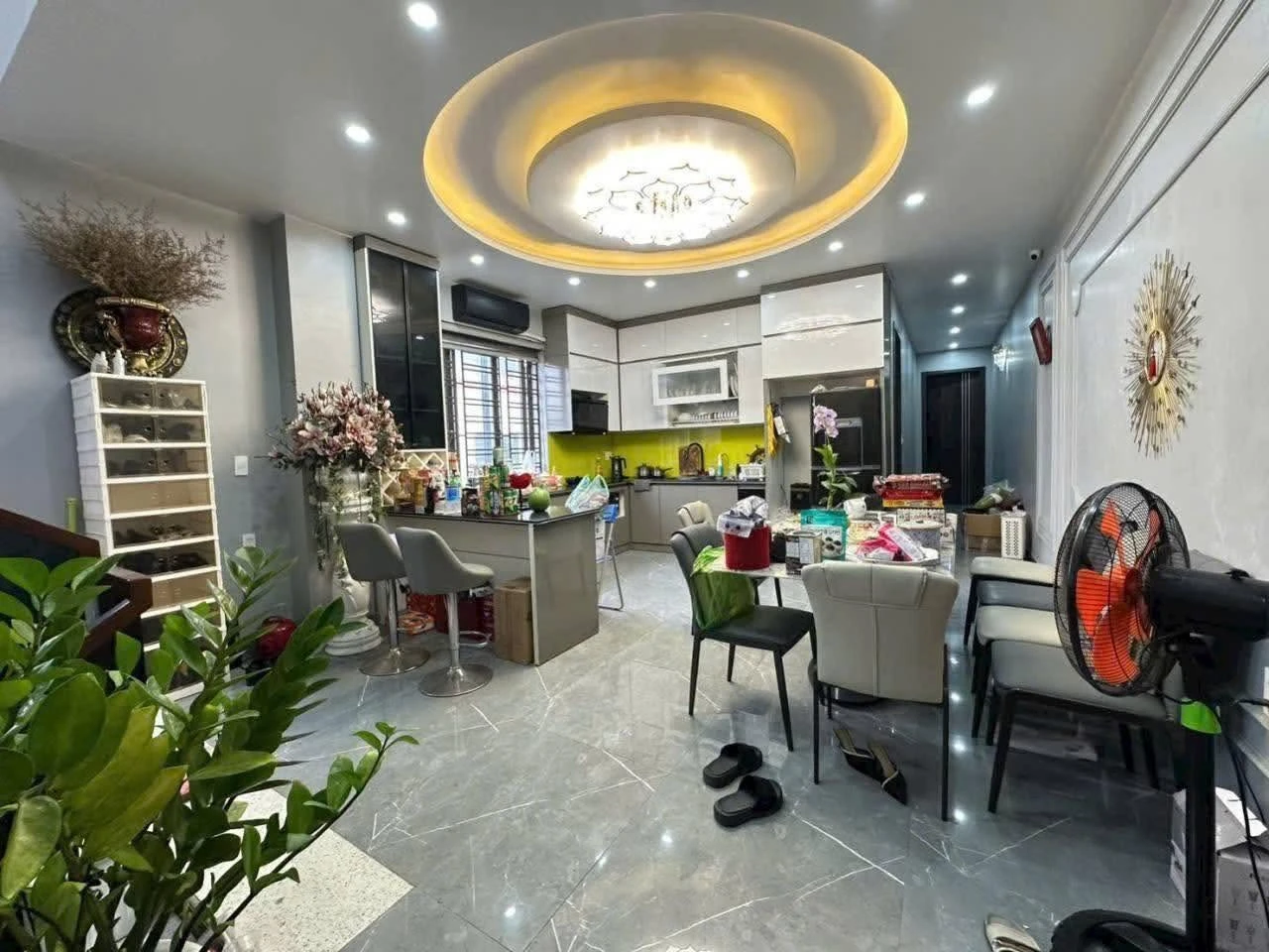 Bán nhà 4 tầng thang máy lô góc 133m² Dư Hàng - Ảnh 1