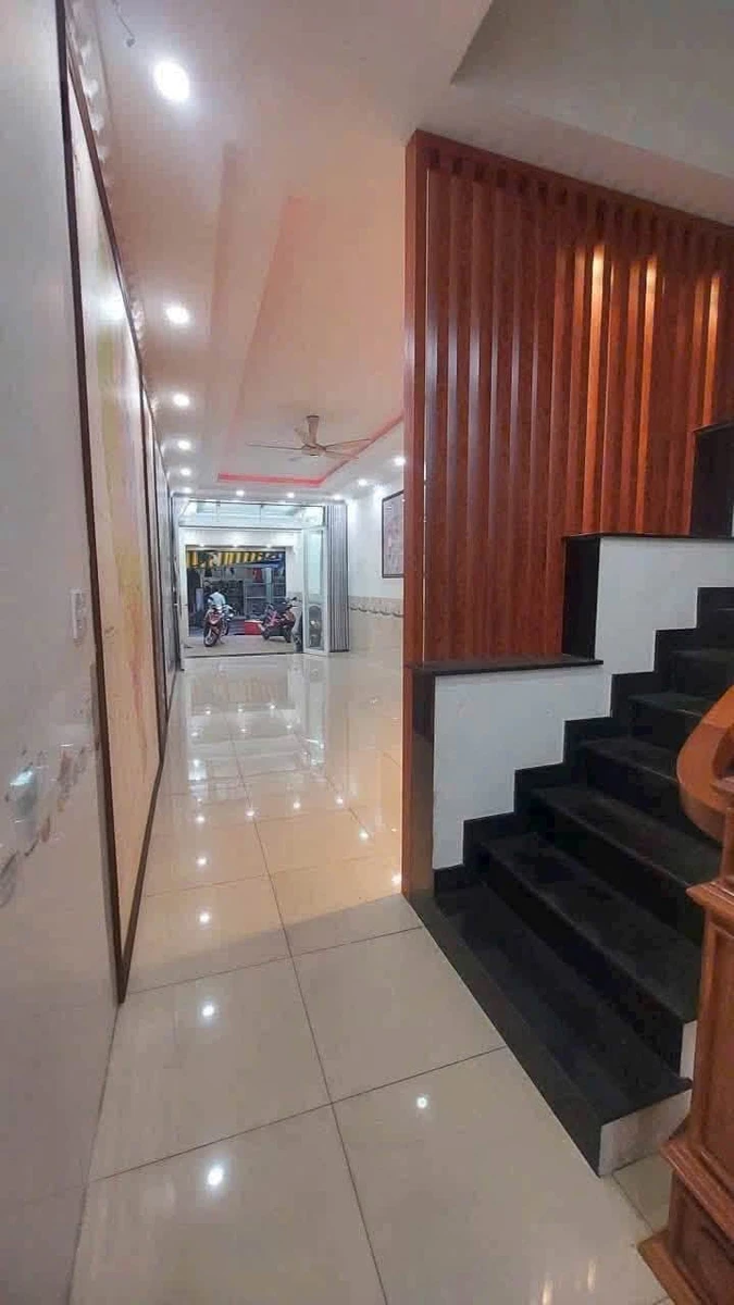 Cho thuê nhà mặt tiền 1 trệt 2 lầu Bình Hòa 250m2 - Ảnh thu nhỏ 3