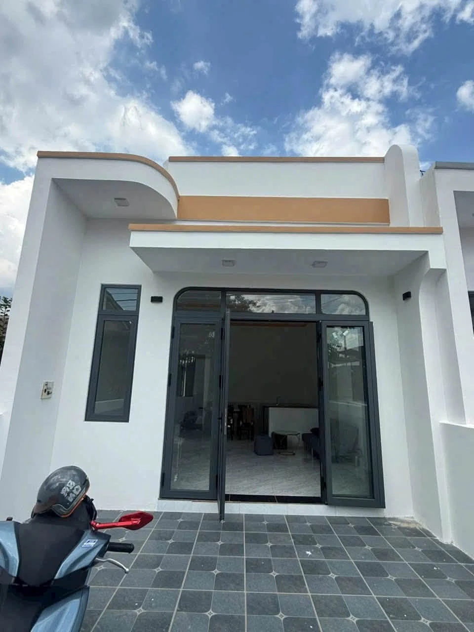 Bán nhà cấp 4 70m2 sổ hồng riêng thổ cư gần UBND Tân Triều, giá 1,45 tỷ - Ảnh 1