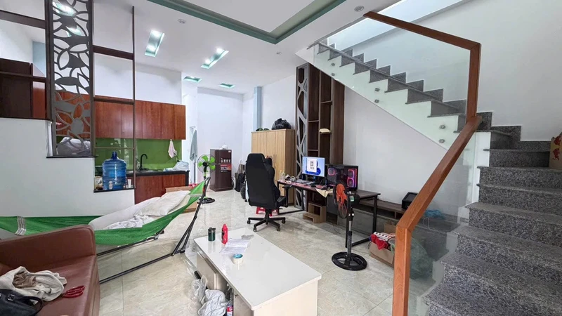 Cho thuê nhà 2 tầng 100m² Trần Quý Kiên 11 triệu/tháng
