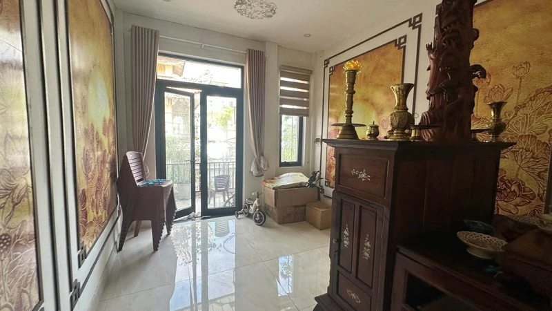 Bán nhà 2 tầng 107m2, 3 PN, 4 WC mặt tiền Phan Chu Trinh, Huế