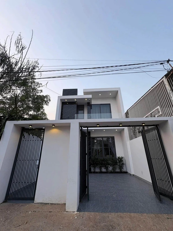 Bán nhà mới Phường Eakao 114m², 3 tỷ 100 triệu