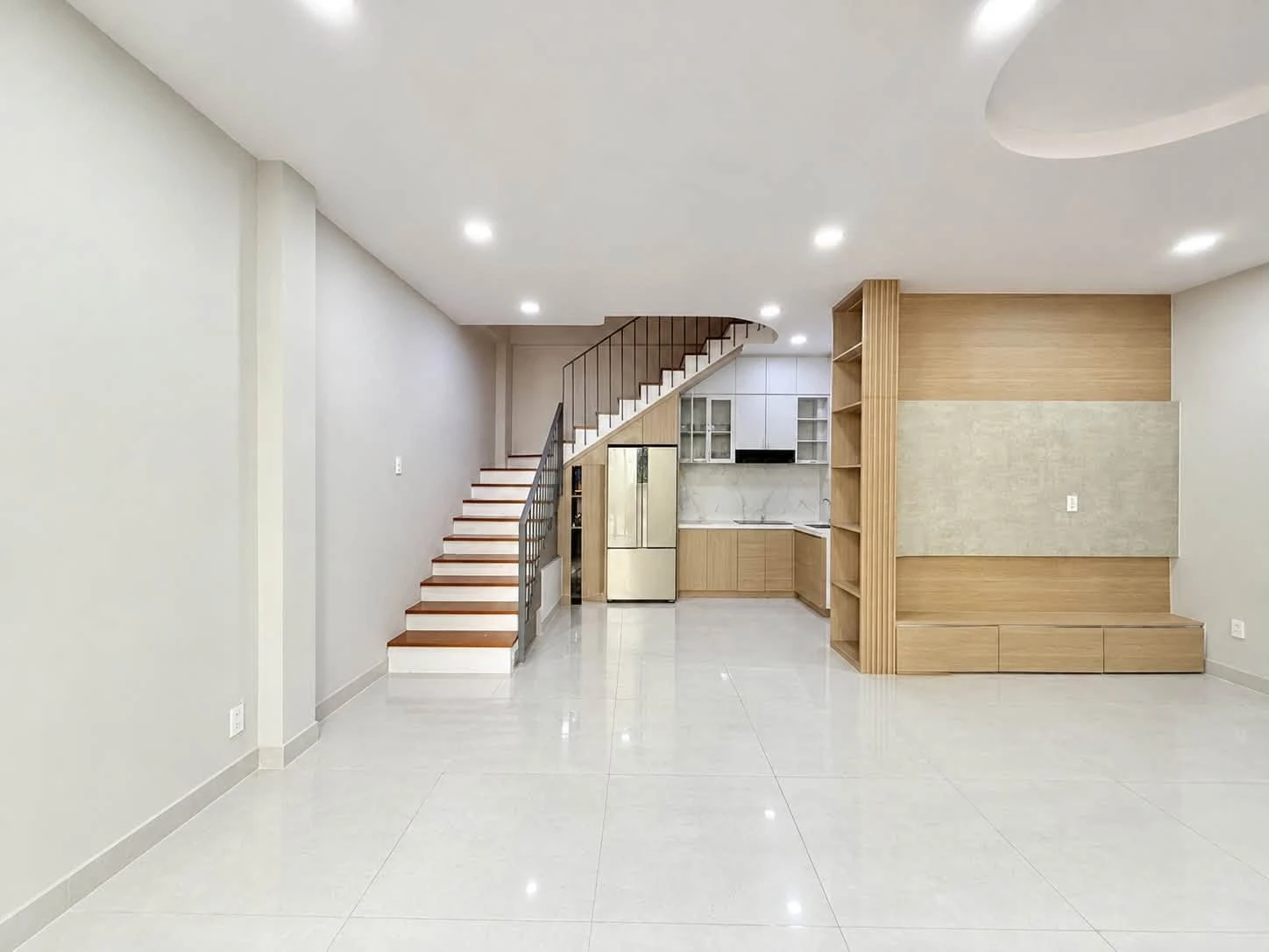 Bán nhà 4 tầng 50m2 mặt tiền Phan Xích Long Phú Nhuận 9.5 tỷ - Ảnh 1