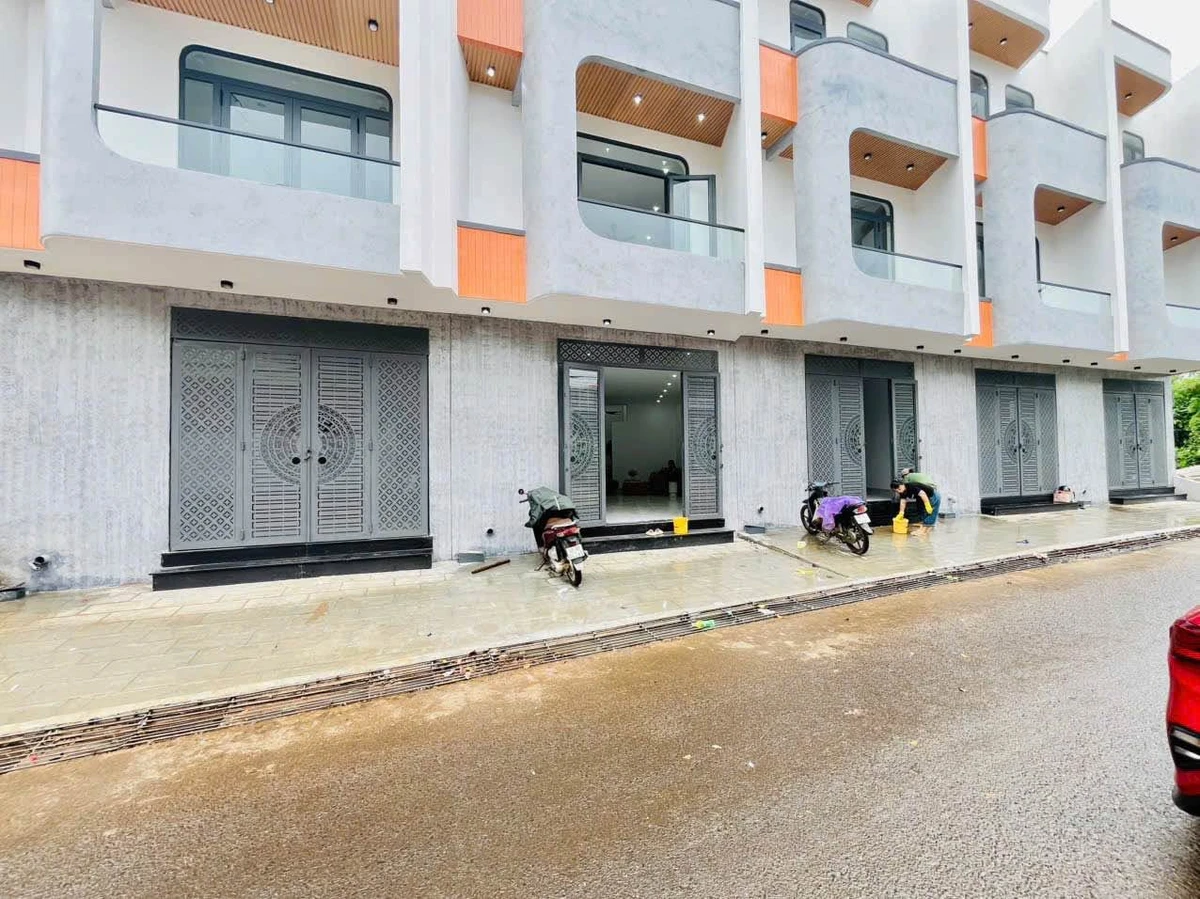 Nhà 3 tầng mặt tiền Lương Thế Vinh, 180m², 4.68 tỷ - Ảnh thu nhỏ 2