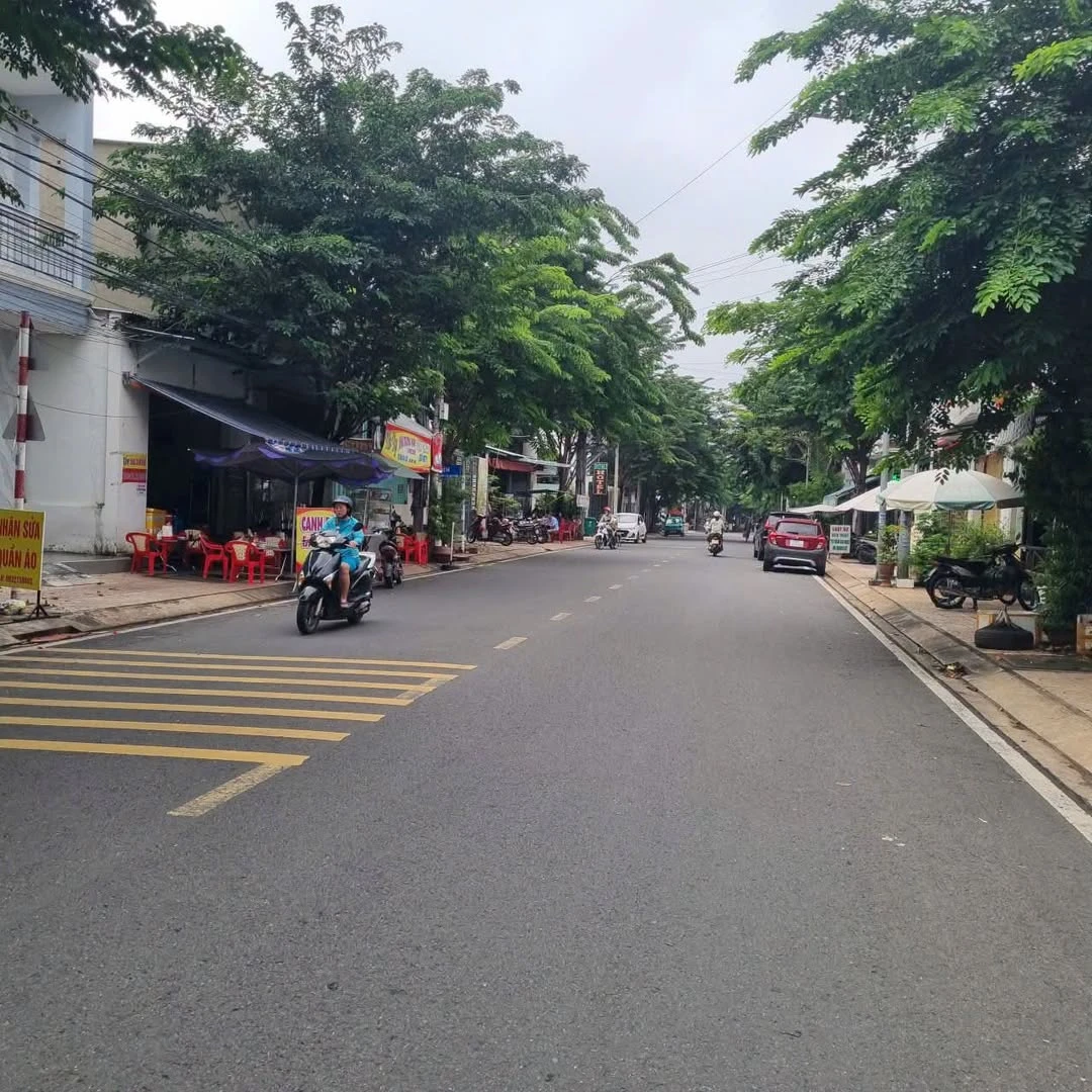 Bán gấp nhà cũ 42m2 sổ riêng thổ cư, hẻm ô tô, giá 1,68 tỷ, Tân Tiến, Biên Hòa - Ảnh 1