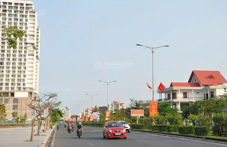 Kẹt tiền - Bán đất biệt thự 490m2 mặt tiền Hùng Vương và Nguyễn Văn Huyên giá từ 13,9 tỷ