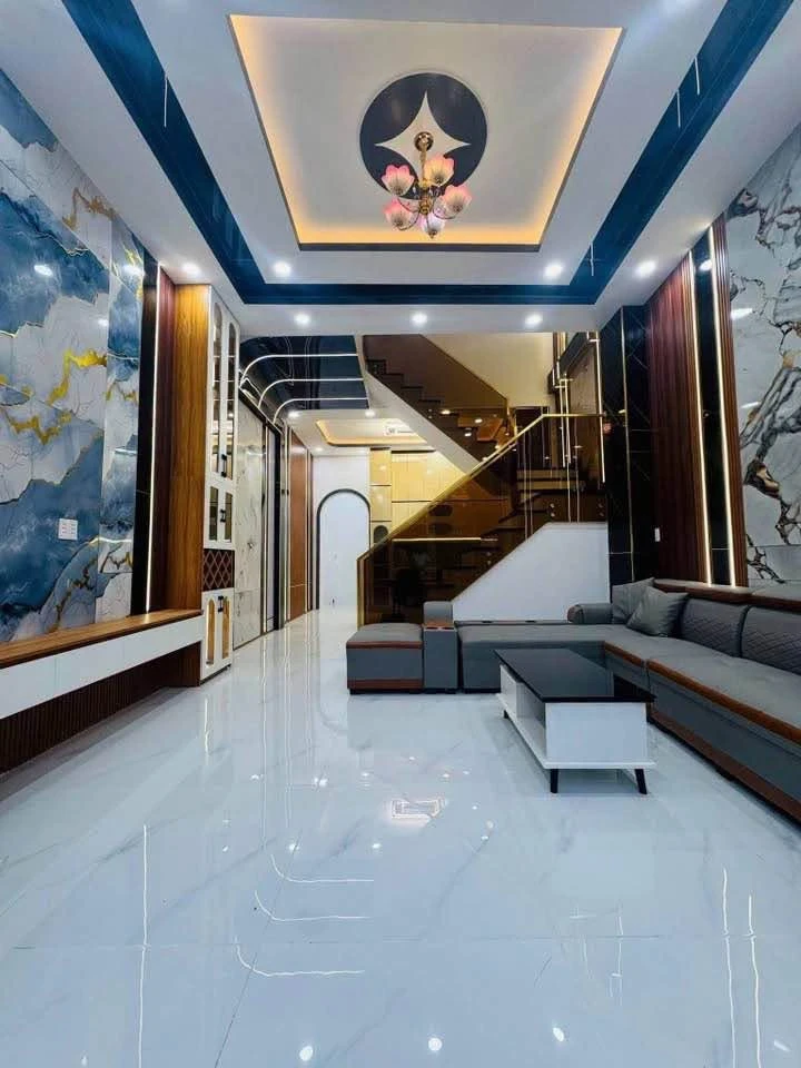Bán nhà 1 trệt 2 lầu 4PN, 4,5x15m đối diện bệnh viện Cần Giuộc, Long An - Ảnh thu nhỏ 3