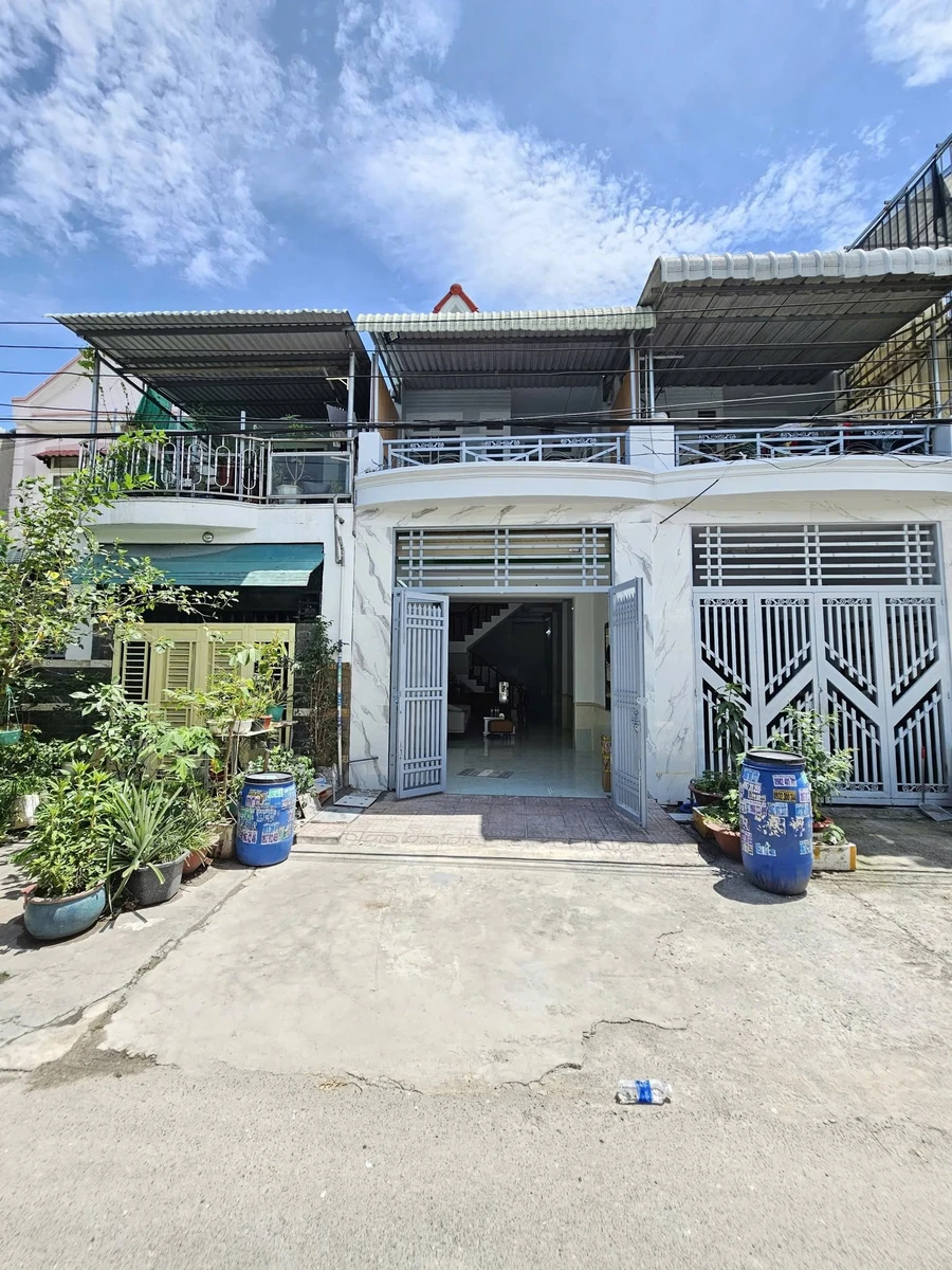 Bán nhà 1 trệt 1 lầu 60m2 Tân Đông Hiệp 3,68 tỷ - Ảnh 1