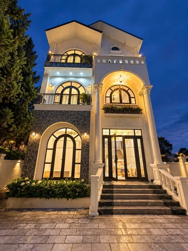 Bán villa tân cổ điển full nội thất 226m2, 5PN, đường Trịnh Hoài Đức, Đà Lạt