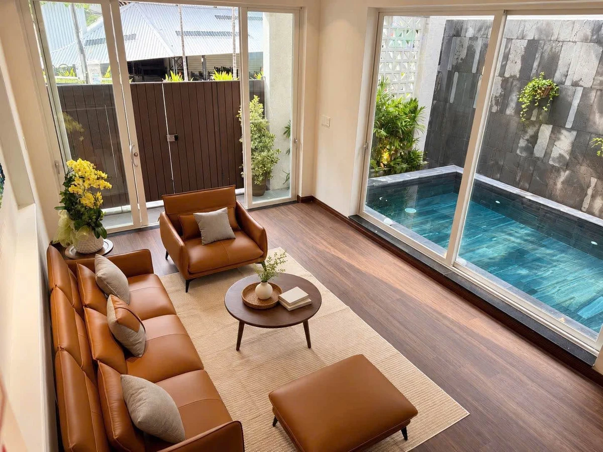 Cho thuê villa 3 tầng mặt tiền 105m2, 4PN, Hải Châu - Ảnh 1