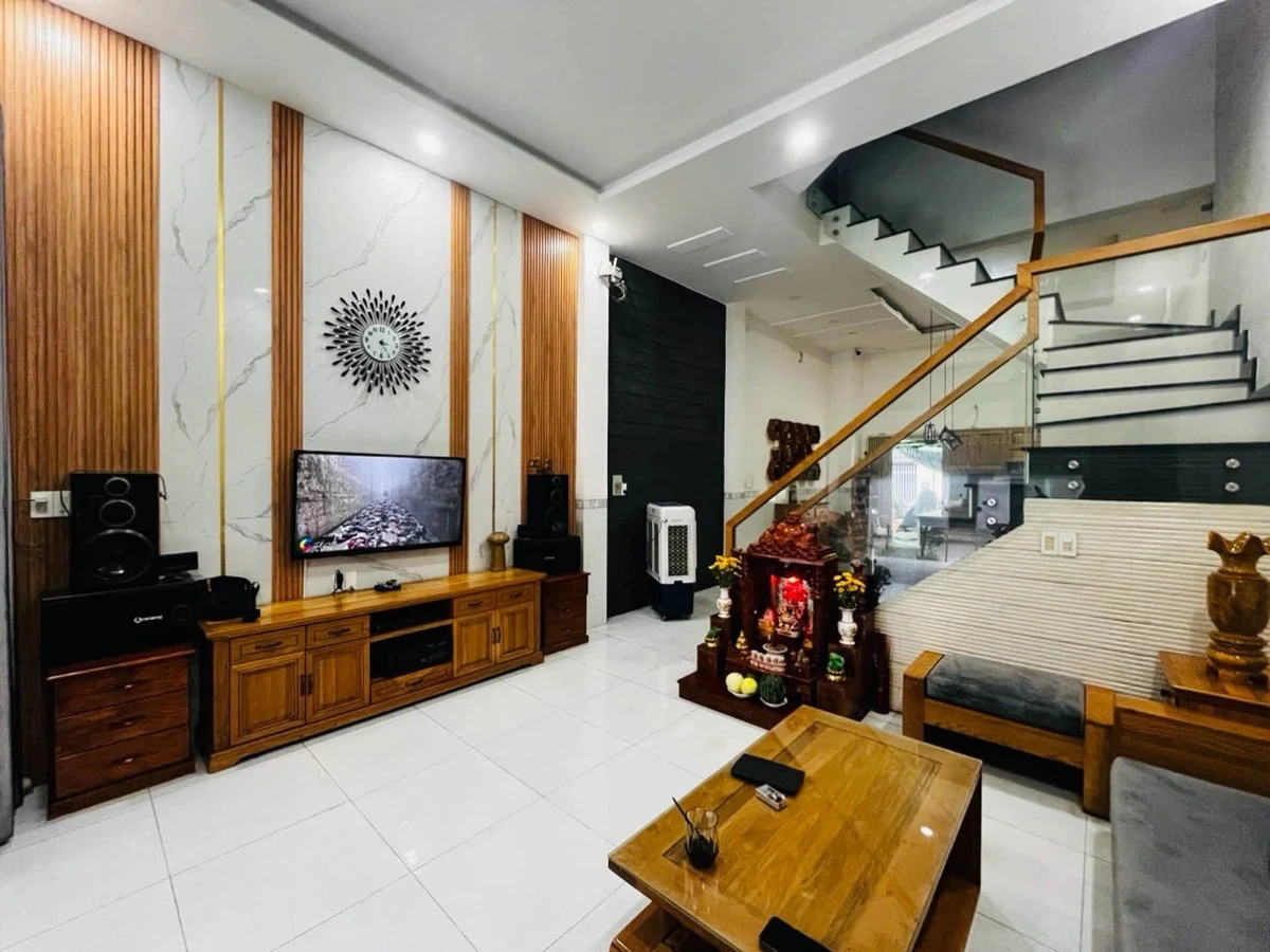 Bán nhà 3 tầng 4 phòng 65m² Đường 11 Linh Xuân giá 6 tỷ - Ảnh thu nhỏ 2