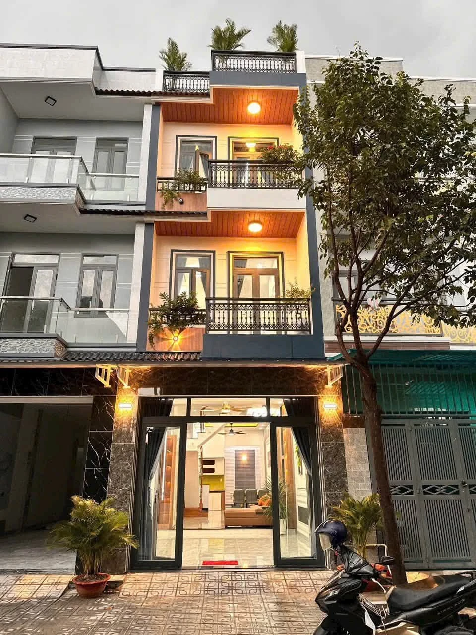 Bán nhà phố 1 trệt 2 lầu 60m² 4PN, KDC Trường An, Phường Dĩ An, giá 5,8 tỷ - Ảnh 1