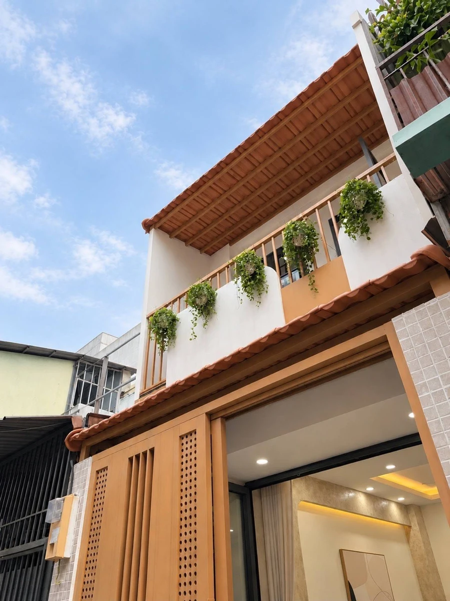 Bán nhà phố 2 tầng, 2PN, 38m² Hàng Xanh, Quận 1, 5.5 tỷ - Ảnh 1