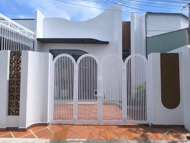 Bán nhà mới 6x14m đường Nguyễn Huy Tưởng, Khu cán bộ Rạch Giá, giá 2 tỷ 049